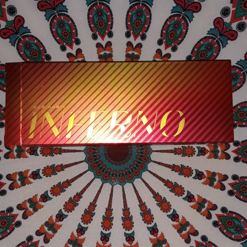 Bad Habit inferno eyeshadow - Picture 2 of 4